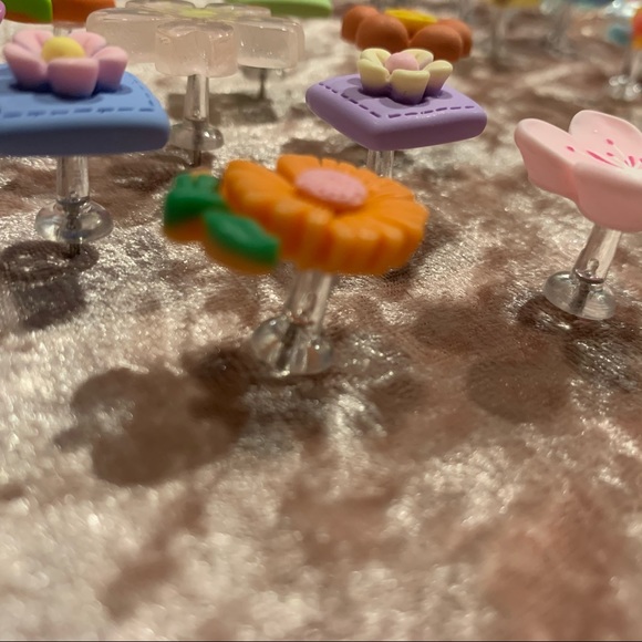 Adorable Flower Charm Themed Cute Thumb Tack Push Pin Set of 9 - Picture 9 of 10